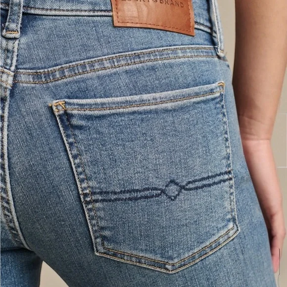 Lucky Brand Sweet Mid Rise Women's Flare Leg Blue Jeans NWOT - Picture 5 of 8